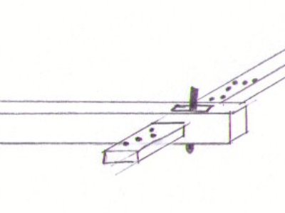Stickrahmen-Bau: Zusammenfügen eines Holmenrahmens.